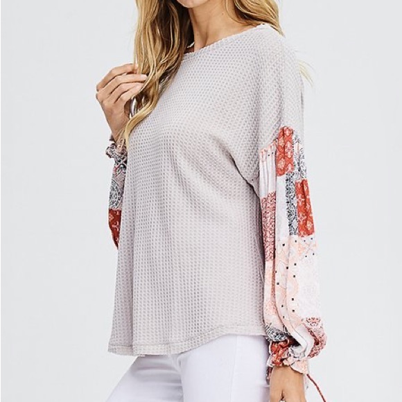 In Loom Gray Waffle Knit Contrast Sleeve Madison Top Women Size M - Picture 2 of 7